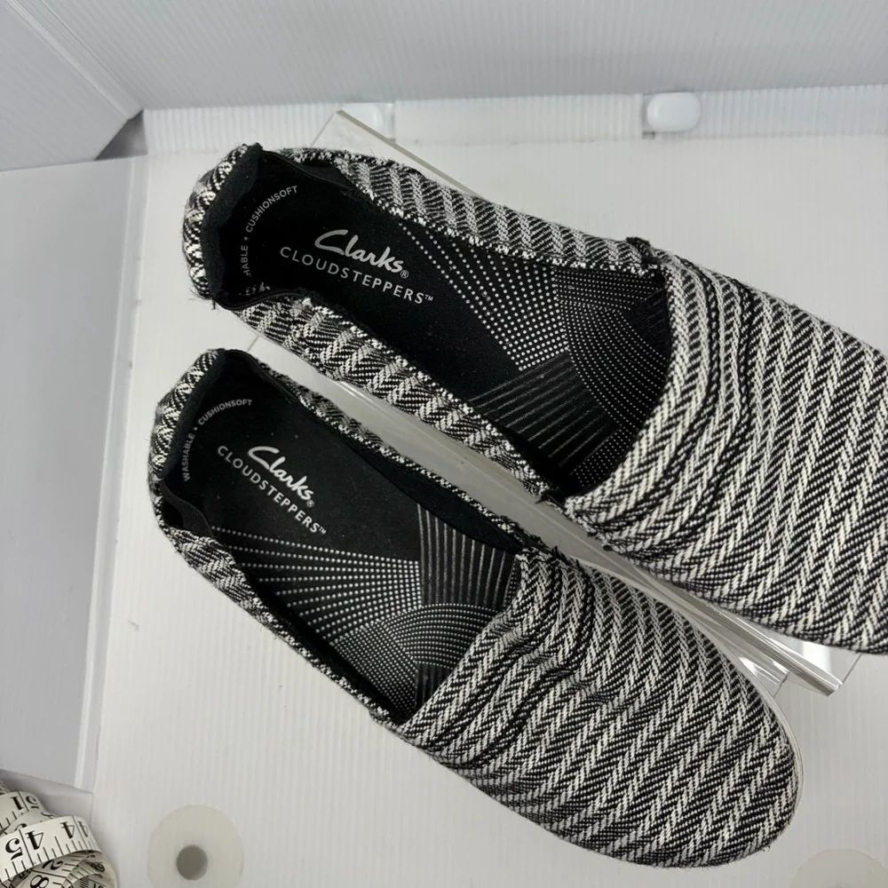 Clarks Cloudsteppers Black and White Slip-On Flats 9M